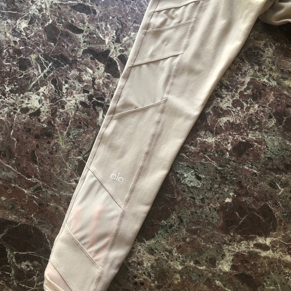 ALO YOGA Block High Waist Diagonal Mesh Leggings in Gravel Beige - Picture 7 of 8